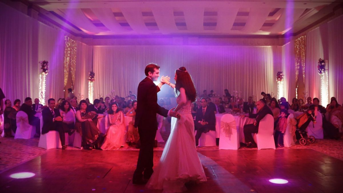 Couple-Dancing-EMC-Wedding-Planners